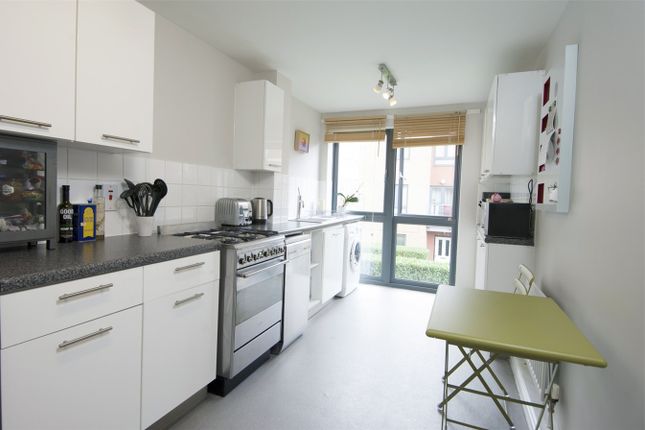 Thumbnail Flat to rent in Invermead Close, Stamford Brook, Hammersmith