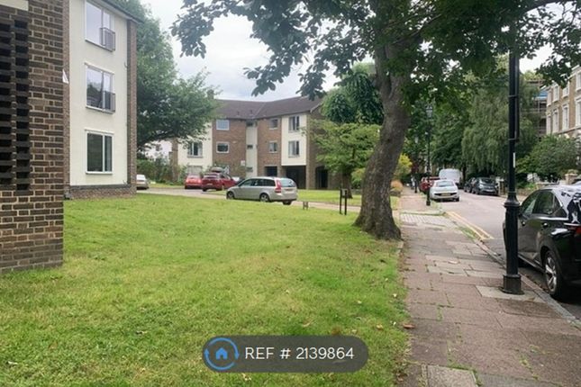 Flat to rent in Abbotts Close, London