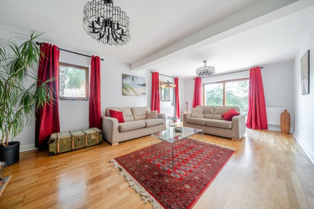 6, Manor Cliff, Market Rasen photo 2