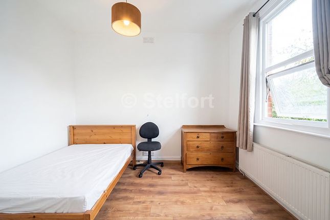 12B Heyworth Road, London photo 5