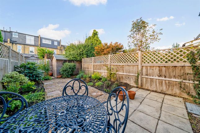 Carlton Park Avenue, Raynes Park photo 3