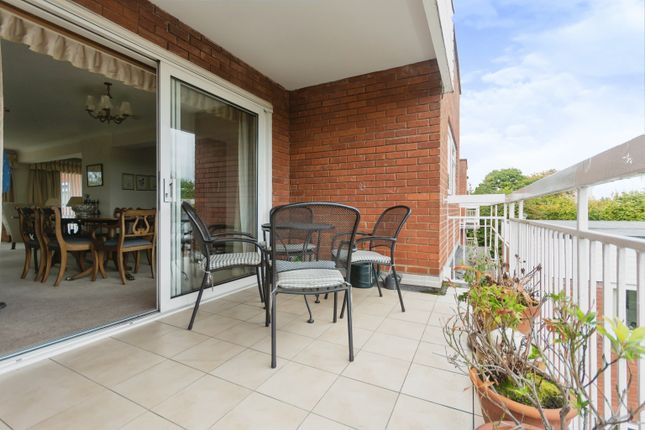 Flat for sale in Hampton Lane, Solihull, West Midlands