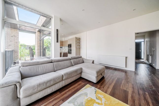 13 Shanklin Court,, Palmerston Road, London photo 4