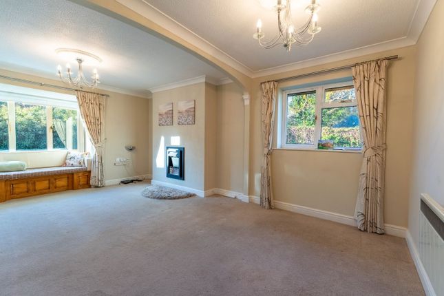 21, Priory Gardens, Abergavenny photo 3