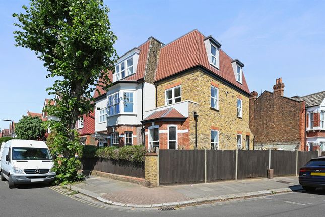 Flat for sale in Hillcrest Road, London