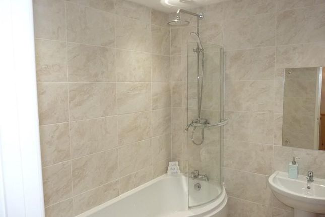 8 Cuckoo Street, Bridgend photo 3