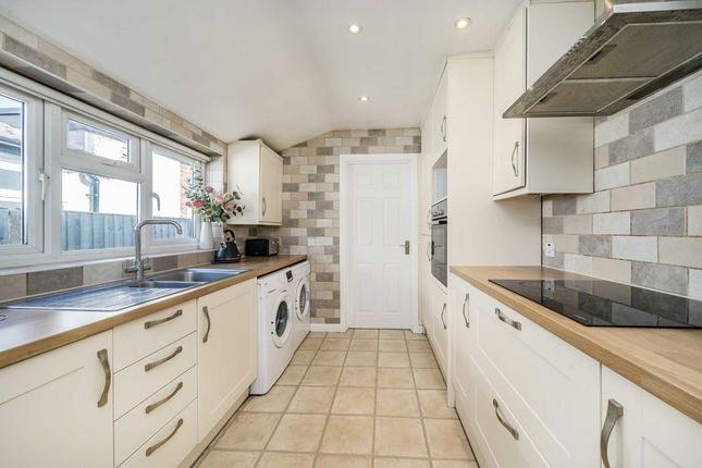 60, Wood Road, Shepperton photo 3