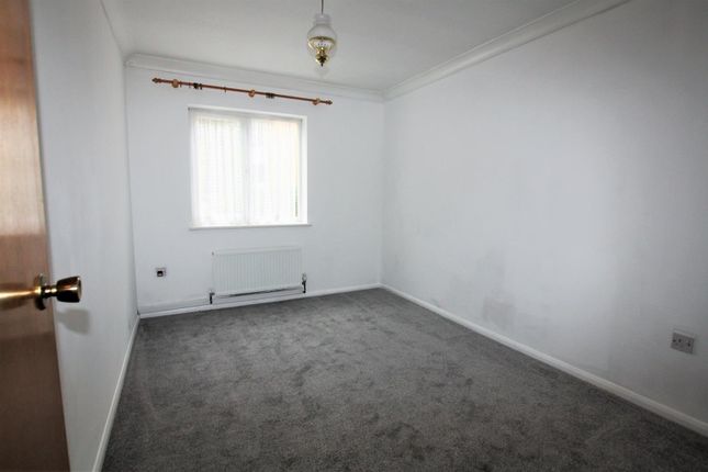 Flat for sale in Kingsleigh Place, Mitcham