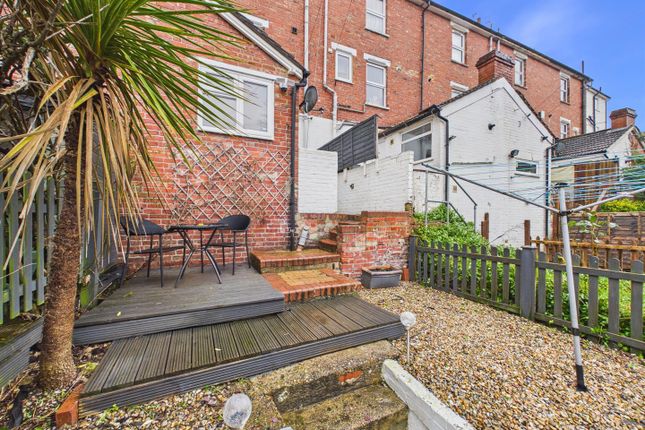 11C, Farningham Road, Caterham photo 4