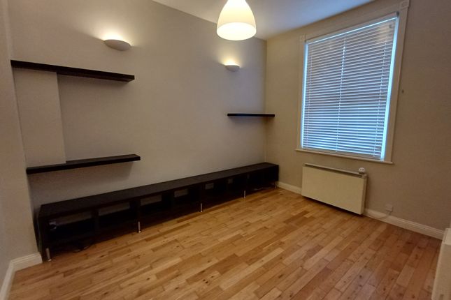 Flat 2, 16, Crescent Road, Bournemouth photo 3