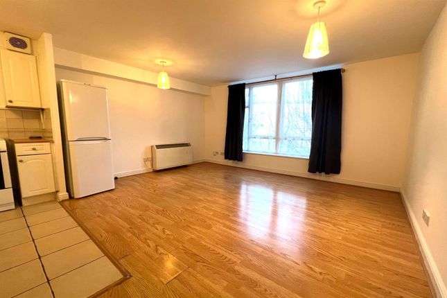 24 Swansea Court, Galleons Lock, London photo 4