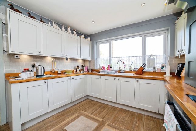 22, Birchwood Lane, Alfreton photo 4