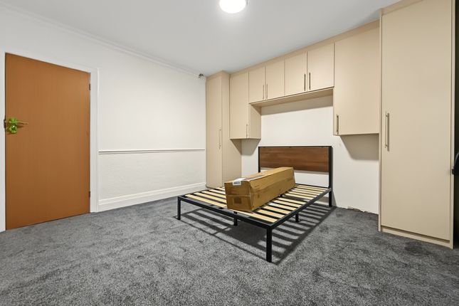 Room 2, 20, Old Cote Drive, Hounslow photo 2