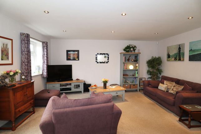 19, Medland Drive, Bracebridge Heath photo 4