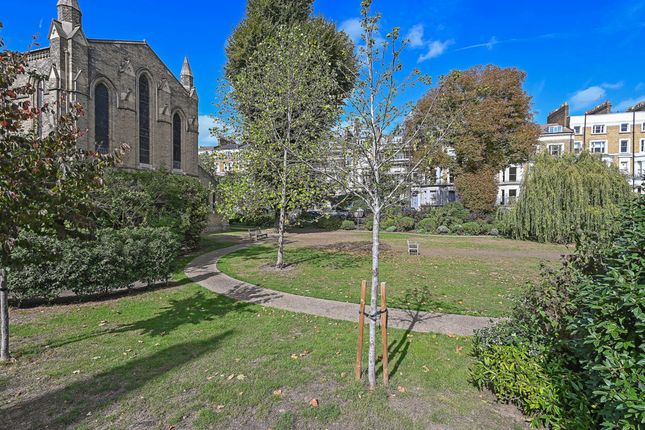 Flat E, 27, St. James's Gardens, London photo 3