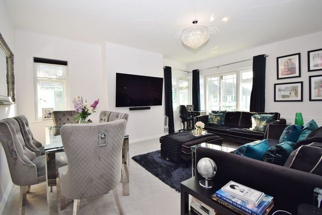 Elm Park Court,Flat 34, Elm Park Road, Pinner photo 2