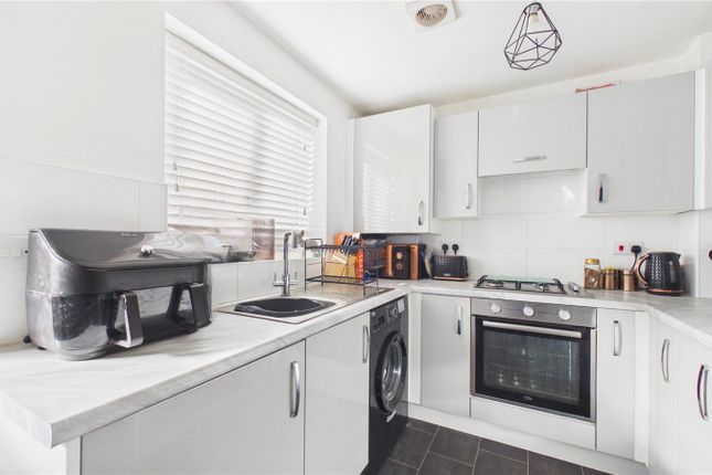 4, Henwood Close, Middlesbrough photo 4