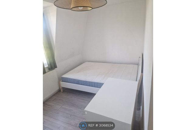 Flat, Lewisham Way, London photo 3