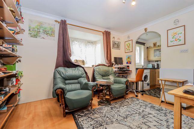 Studio for sale in Magpie Close, Enfield