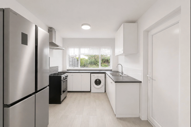 50, Stanley Avenue, Greenford photo 3
