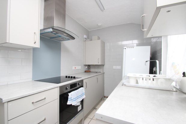 Thumbnail Flat to rent in St. Saviours Road, Croydon