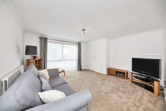 62 Beechwood Avenue, Royston photo 3