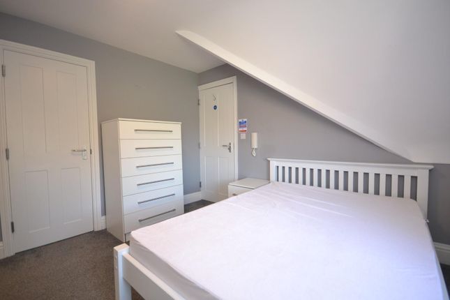 Room 7, 7, Christchurch Gardens, Reading photo 4