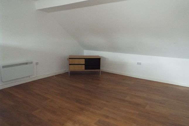 Flat 2, Chatham photo 3
