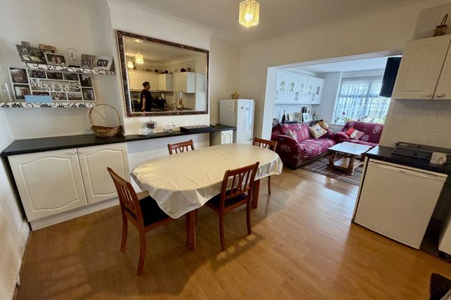 92 Rochester Road, Gravesend photo 3