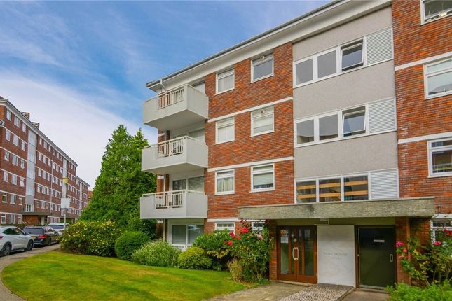 Flat to rent in York House, Courtlands