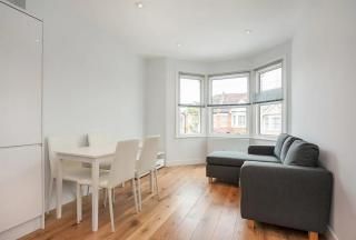 Flat to rent in Kings Road, London