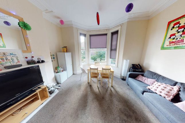 Terraced house to rent in Victoria Road, Leeds