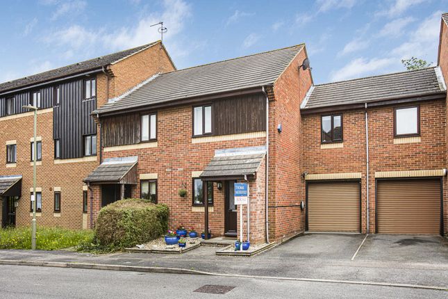 Thumbnail Terraced house for sale in Roebuck Court, Didcot