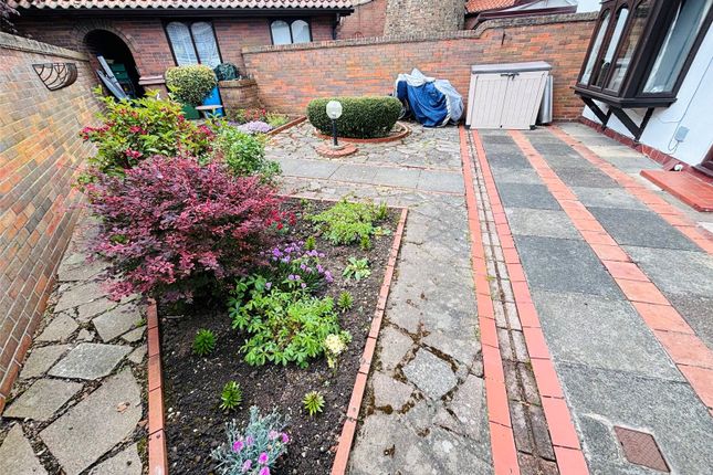 2 Shuffleton Court,, Hook Road, East Yorkshire photo 4