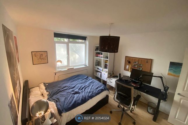 Room to rent in Cornerstone Court, London