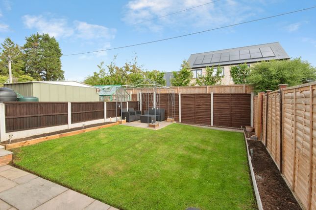 7, Long Close, Lower Stondon photo 2