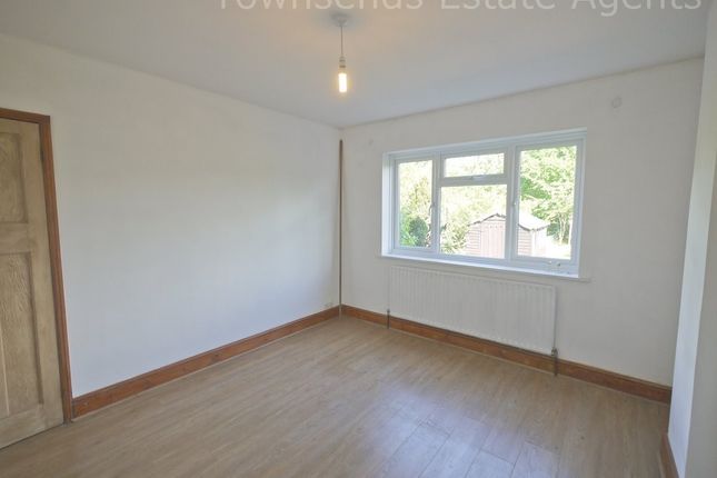 3, Meadway Gardens, Ruislip photo 5