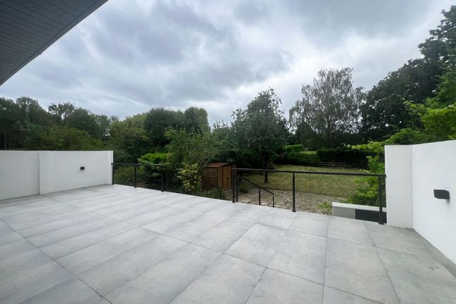 Lyndhurst Rise Ig7