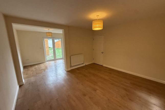 154, Courtenay Avenue, Harrow photo 4