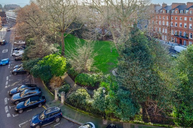 Flat for sale in Lennox Gardens, London