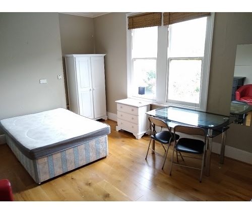 Thumbnail Studio to rent in Ravenscroft Road, Chiswick, London