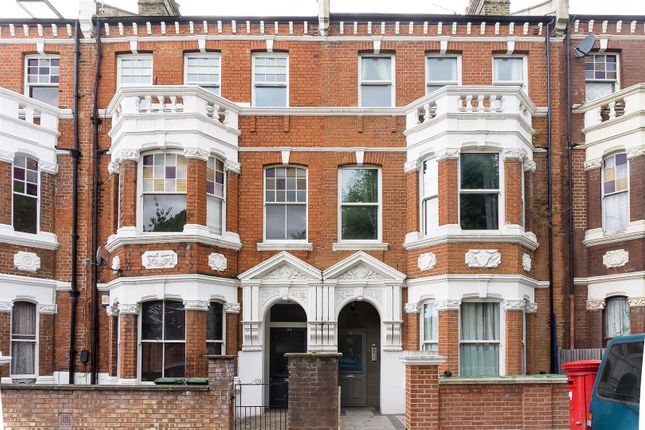 Flat to rent in Mazenod Avenue, West Hampstead