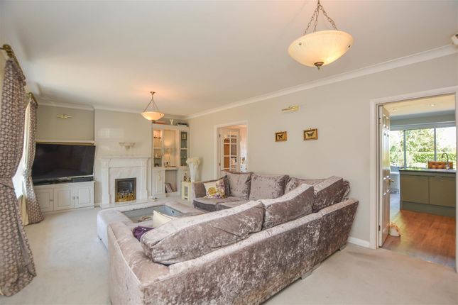 31, Clifton Way, Brentwood photo 2