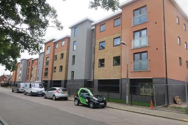 2 bed flat for sale in Lansdowne Court, Lansdowne Road, Tilbury RM18