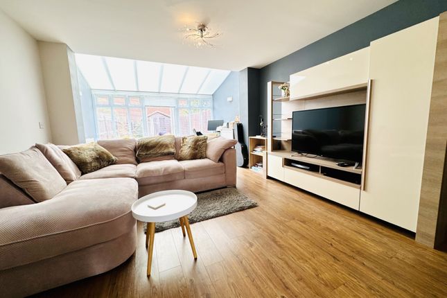 9, Damson Drive, Hartley Wintney photo 3