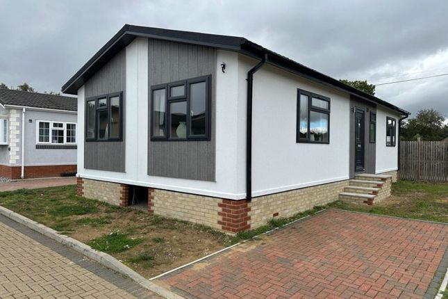 2-bed caravan on Rookery Drove Residential Park, Rookery Drove, Mildenhall, £132,500