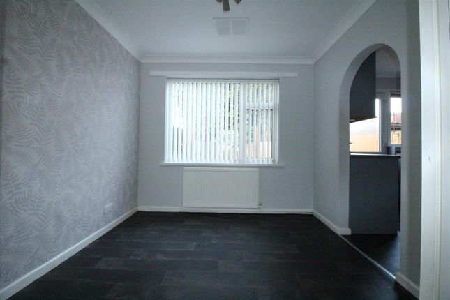 10, Beech Way, Batley photo 4