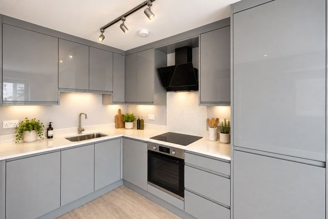 Chattering House Flat 3, 65-67, Hanworth Road, Greater London photo 3