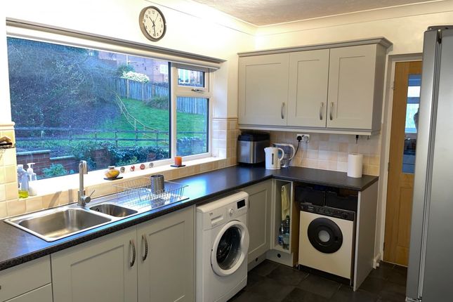 Bryn Heulwen, Black Lane Road, Pentre Broughton photo 4