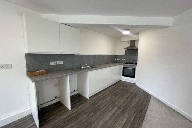 Flat 14, Sherburn Gardens, Stanks Drive, Leeds photo 3